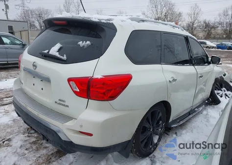 2017 Nissan Pathfinder Platinum z USA, uszkodzony, nr VIN 5N1DR2MM9HC669695